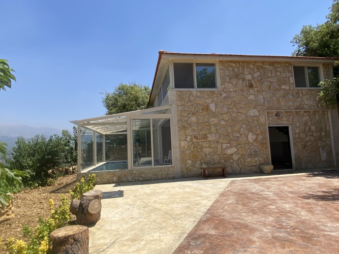 6 bedrooms, 5 bathrooms villa with pool in Lebanon